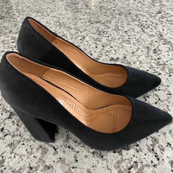 WEEBOO SHOES HEELS. - Picture 2 of 9